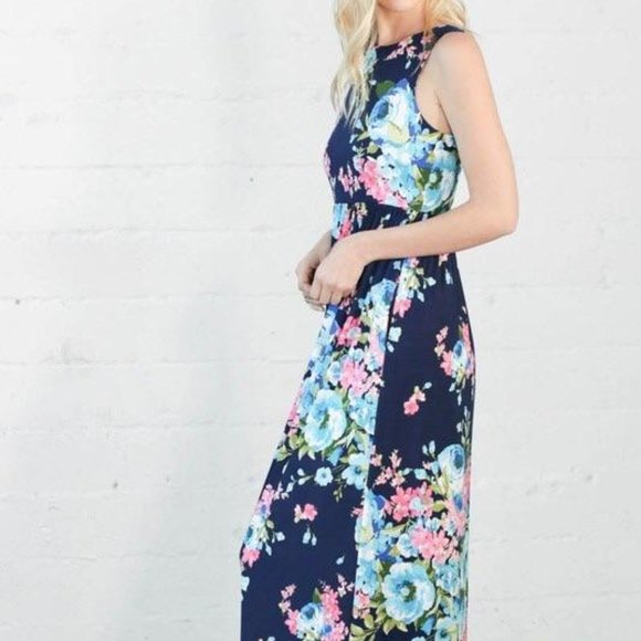 Wanna B Dresses & Skirts - Floral print Maxi dress